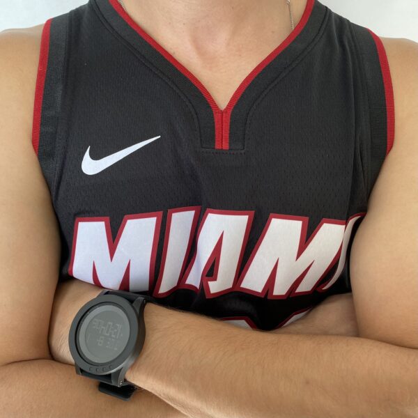 Camiseta Regata Basquete NBA Miami Heat Swingman Jimmy Butler 22 City Icon Edition Preta 2023 Nike - Imagem 5