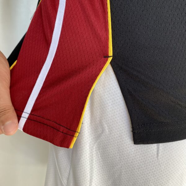 Camiseta Regata Basquete NBA Miami Heat Swingman Jimmy Butler 22 City Icon Edition Preta 2023 Nike - Imagem 12