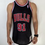 Camiseta Regata NBA Mitchell & Ness 1997/98  - Chicago Bulls - Dennis Rodman 91 - Edição Especial - The Finals - Preta
