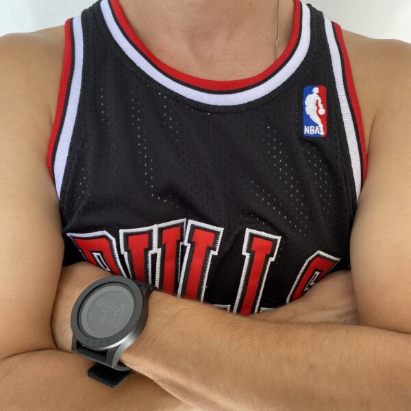 Camiseta Regata NBA Mitchell & Ness 1997/98  - Chicago Bulls - Dennis Rodman 91 - Edição Especial - The Finals - Preta - Imagem 6