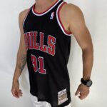 Camiseta Regata NBA Mitchell & Ness 1997/98  - Chicago Bulls - Dennis Rodman 91 - Edição Especial - The Finals - Preta - Imagem 9