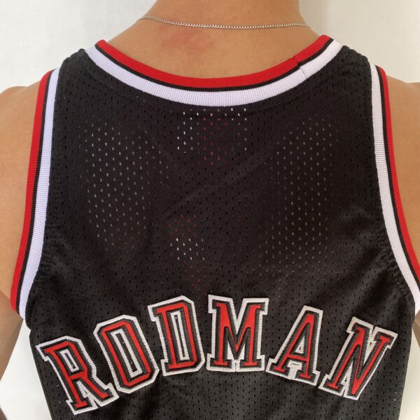 Camiseta Regata NBA Mitchell & Ness 1997/98  - Chicago Bulls - Dennis Rodman 91 - Edição Especial - The Finals - Preta - Imagem 16