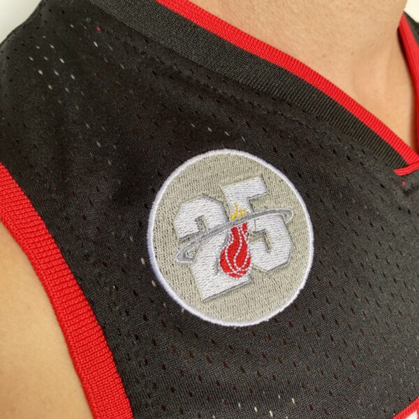 Camiseta Regata NBA Mitchell & Ness 2012/13 - Miami Heat - Dwyane Wade 3 - Edição Especial - The Finals - Preta - Imagem 3