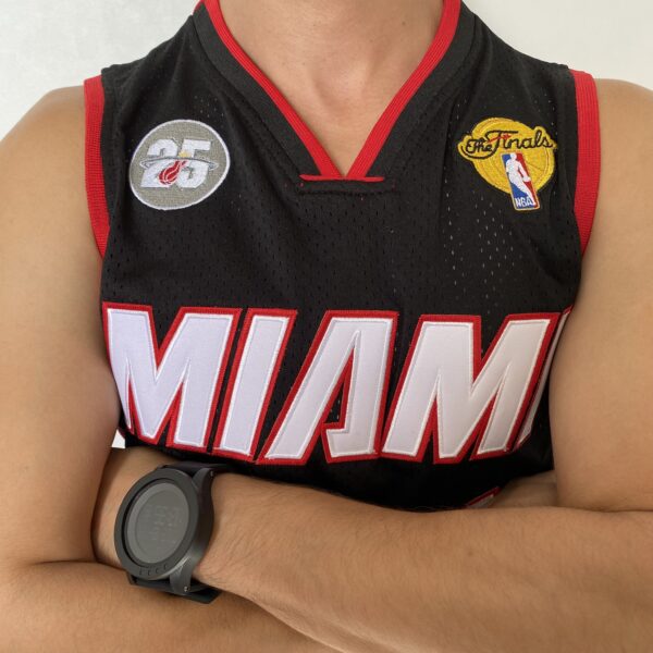 Camiseta Regata NBA Mitchell & Ness 2012/13 - Miami Heat - Dwyane Wade 3 - Edição Especial - The Finals - Preta - Imagem 10