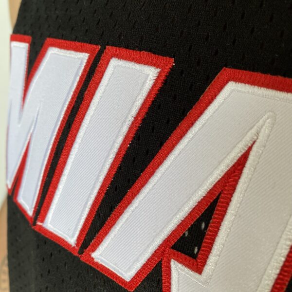 Camiseta Regata NBA Mitchell & Ness 2012/13 - Miami Heat - Dwyane Wade 3 - Edição Especial - The Finals - Preta - Imagem 7