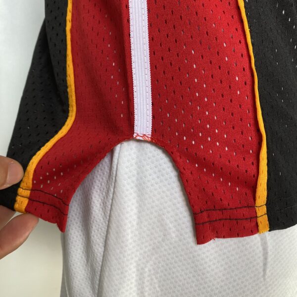 Camiseta Regata NBA Mitchell & Ness 2012/13 - Miami Heat - Dwyane Wade 3 - Edição Especial - The Finals - Preta - Imagem 16