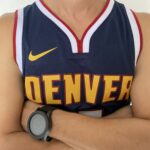 Camiseta Regata NBA Denver Nuggets Nikola Jokic 15 Icon Edition Azul Escura 2023 Nike - Imagem 6
