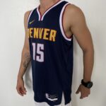 Camiseta Regata NBA Denver Nuggets Nikola Jokic 15 Icon Edition Azul Escura 2023 Nike - Imagem 7