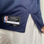 Camiseta Regata NBA Denver Nuggets Nikola Jokic 15 Icon Edition Azul Escura 2023 Nike - Imagem 9