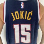 Camiseta Regata NBA Denver Nuggets Nikola Jokic 15 Icon Edition Azul Escura 2023 Nike - Imagem 13