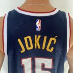 Camiseta Regata NBA Denver Nuggets Nikola Jokic 15 Icon Edition Azul Escura 2023 Nike - Imagem 15