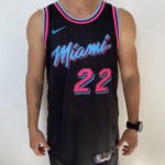 Camiseta Regata Basquete NBA Miami Heat Swingman Jimmy Butler 22 City Edition Preta 2019 Nike