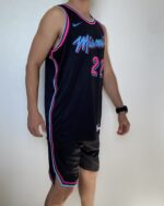 Camiseta Regata Basquete NBA Miami Heat Swingman Jimmy Butler 22 City Edition Preta 2019 Nike - Imagem 16