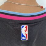 Camiseta Regata Basquete NBA Miami Heat Swingman Jimmy Butler 22 City Edition Preta 2019 Nike - Imagem 14