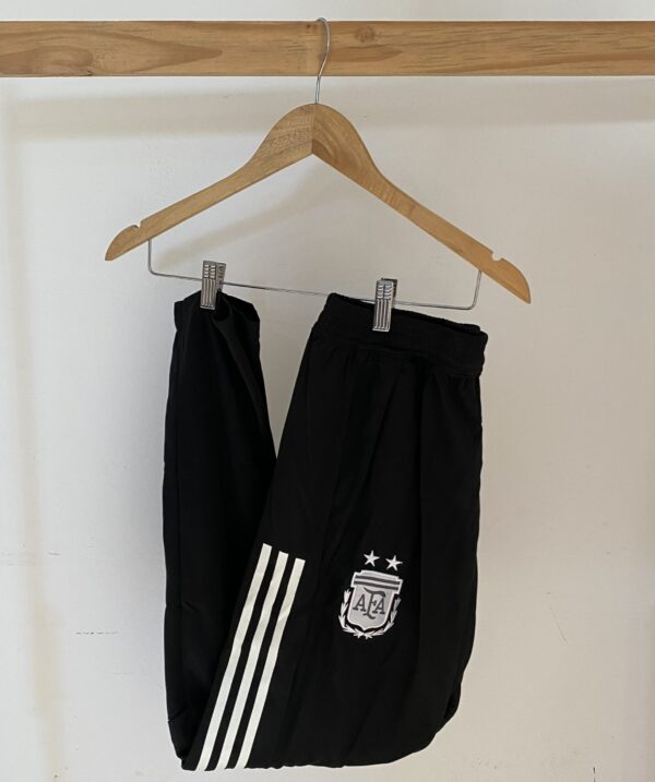 2023-07-13 15.58.21 Argentina Conjunto Casaco Jaqueta e Calça Longa Treino 2022 Adidas - Imagem 37