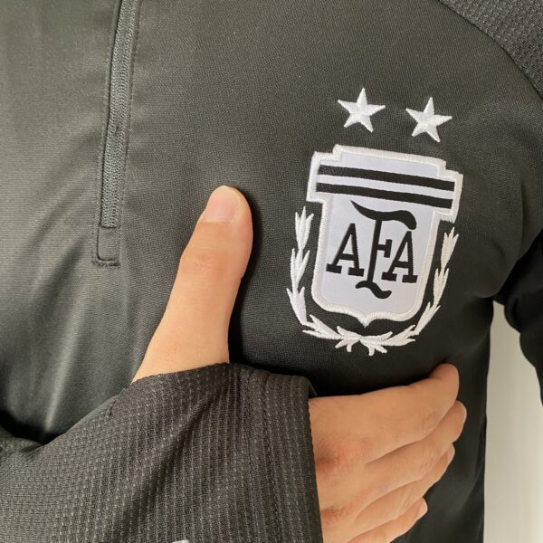 2023-07-19 13.59.07 Casaco Jaqueta Blusão Treino Seleção Argentina 2024 Preto Adidas - Imagem 8