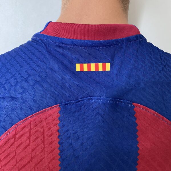 Camisa Barcelona Home Versão Jogador 2024 Nike - Imagem 16