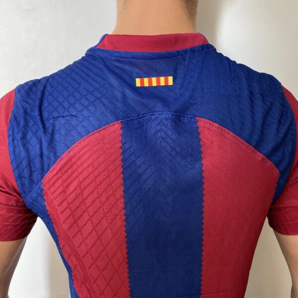 Camisa Barcelona Home Versão Jogador 2024 Nike - Imagem 17