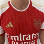 Camisa Arsenal Home Versão Jogador 2024 Vermelha Adidas - Imagem 9