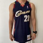 Camiseta Regata NBA Camiseta Regata NBA Mitchell & Ness 2008/09 - Cleveland Cavaliers - Cavs - LeBron James 23 - Azul Marinho