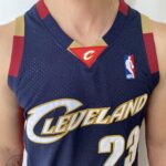 Camiseta Regata NBA Camiseta Regata NBA Mitchell & Ness 2008/09 - Cleveland Cavaliers - Cavs - LeBron James 23 - Azul Marinho - Imagem 3