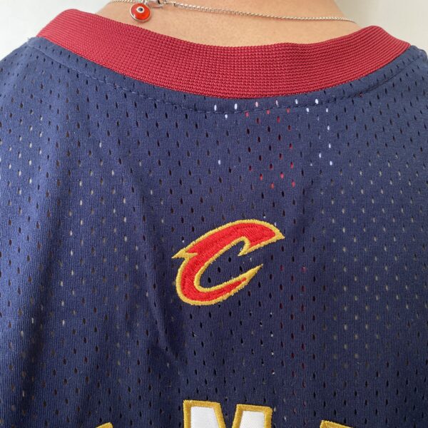 Camiseta Regata NBA Camiseta Regata NBA Mitchell & Ness 2008/09 - Cleveland Cavaliers - Cavs - LeBron James 23 - Azul Marinho - Imagem 18