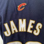 Camiseta Regata NBA Camiseta Regata NBA Mitchell & Ness 2008/09 - Cleveland Cavaliers - Cavs - LeBron James 23 - Azul Marinho - Imagem 21