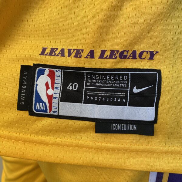 Camiseta Regata NBA LeBron James Los Angeles Lakers 23 Icon Edition Amarela 2023 Nike - Imagem 13