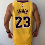 Camiseta Regata NBA LeBron James Los Angeles Lakers 23 Icon Edition Amarela 2023 Nike - Imagem 15