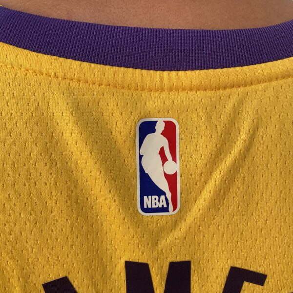 Camiseta Regata NBA LeBron James Los Angeles Lakers 23 Icon Edition Amarela 2023 Nike - Imagem 21