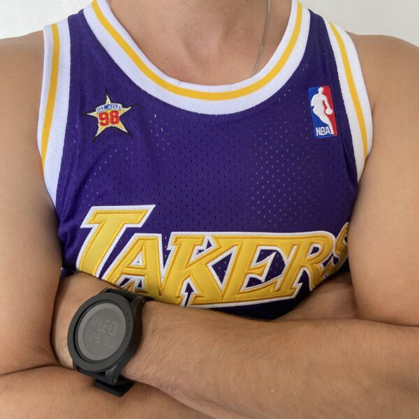 Camiseta Regata Basquete NBA Los Angeles Lakers Mitchell & Ness 8 de Fevereiro de 1998 Roxa – Kobe Bryant – 8 – Edição Especial – All Star - Imagem 6