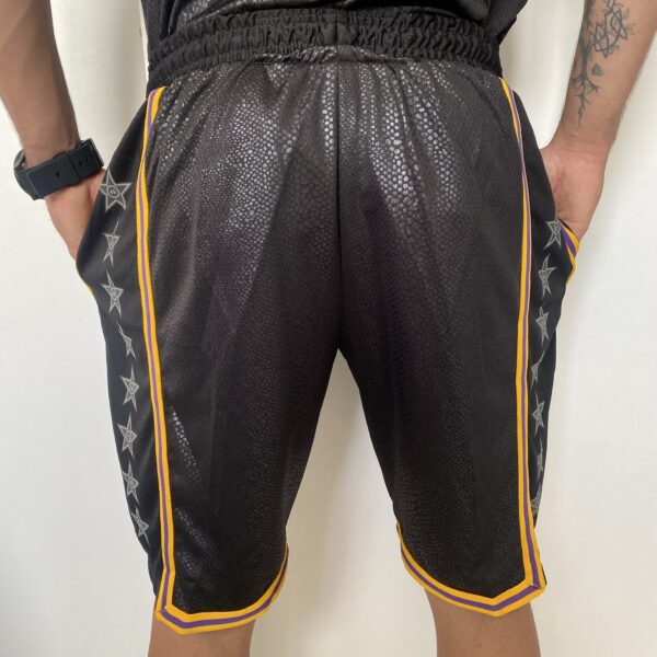2023-09-01 12.06.20 Short Bermuda NBA Los Angeles Lakers Preta Mamba Negra - Black Mamba - Kobe Bryant Edição Especial Nike - Imagem 11