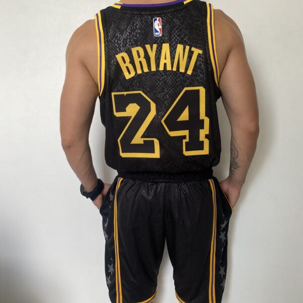 2023-09-01 12.07.48 Short Bermuda NBA Los Angeles Lakers Preta Mamba Negra - Black Mamba - Kobe Bryant Edição Especial Nike - Imagem 13