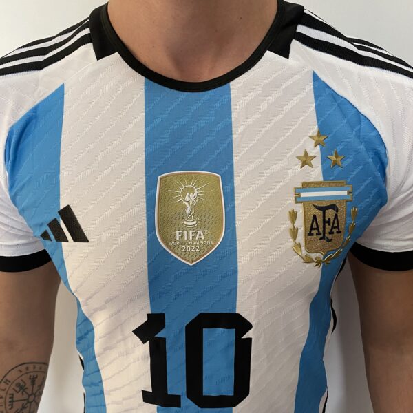 Camisa Seleção Argentina II + Patch Campeão Copa do Mundo 2022/23 