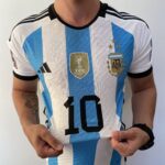 Camisa Seleção Argentina Home - Campeão Mundial - (2) Patch Copa do Mundo Catar - 3 Estrelas - Messi 10 - 2023 Adidas - Versão Jogador - Imagem 24