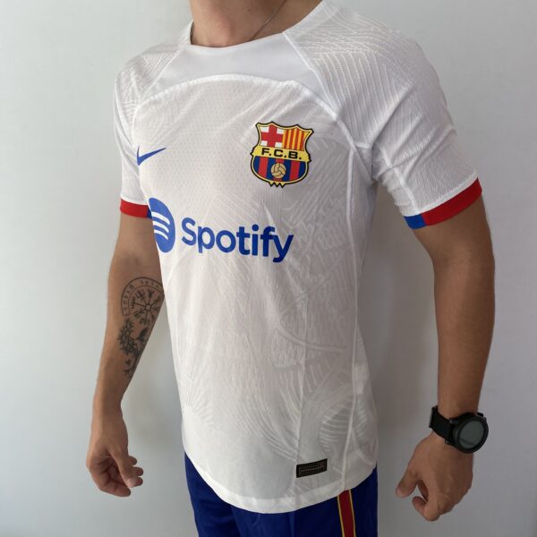 Camisa Barcelona Away Versão Jogador 2024 Branca Nike - Imagem 11