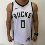 Camiseta Regata Basquete NBA - Milwaukee Bucks - Damian Lillard 0 - Association Edition 2023 - Nike - Branca