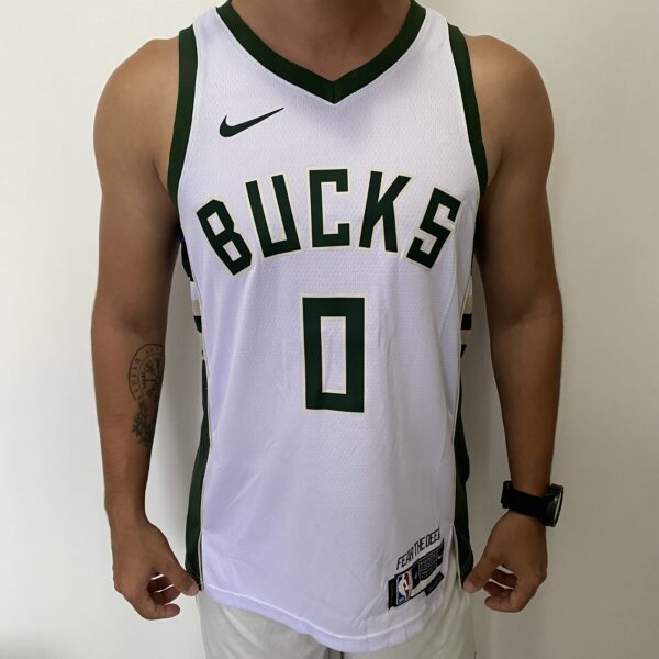Camiseta Regata Basquete NBA - Milwaukee Bucks - Damian Lillard 0 - Association Edition 2023 - Nike - Branca - Imagem 1