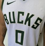 Camiseta Regata Basquete NBA - Milwaukee Bucks - Damian Lillard 0 - Association Edition 2023 - Nike - Branca - Imagem 6