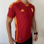 Camisa Roma Home Versão Jogador 2024 Vermelha Adidas - Imagem 14