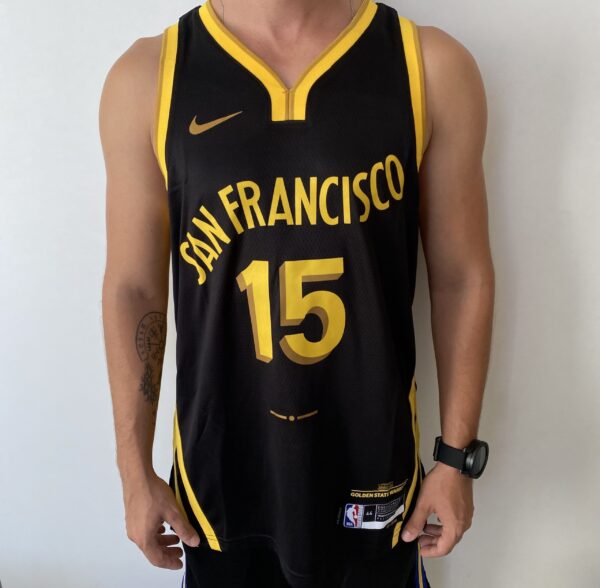 Camiseta Regata Basquete NBA Swingman Golden State Warriors Gui Santos 15 City Edition Preta Amarela 2024 Nike - Imagem 1
