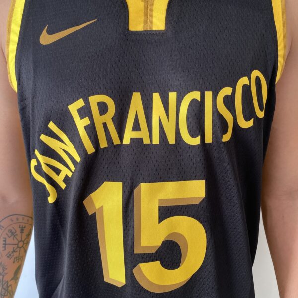 Camiseta Regata Basquete NBA Swingman Golden State Warriors Gui Santos 15 City Edition Preta Amarela 2024 Nike - Imagem 6