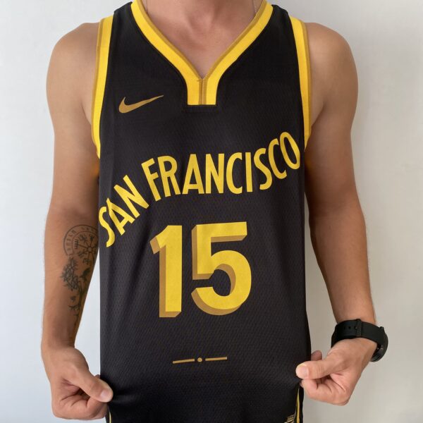 Camiseta Regata Basquete NBA Swingman Golden State Warriors Gui Santos 15 City Edition Preta Amarela 2024 Nike - Imagem 7