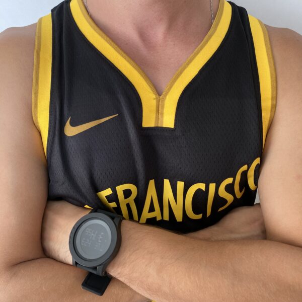 Camiseta Regata Basquete NBA Swingman Golden State Warriors Gui Santos 15 City Edition Preta Amarela 2024 Nike - Imagem 8