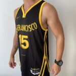 Camiseta Regata Basquete NBA Swingman Golden State Warriors Gui Santos 15 City Edition Preta Amarela 2024 Nike - Imagem 10