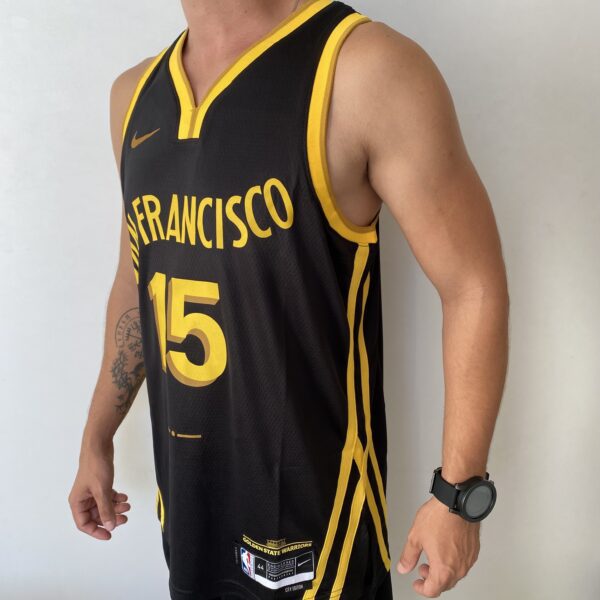 Camiseta Regata Basquete NBA Swingman Golden State Warriors Gui Santos 15 City Edition Preta Amarela 2024 Nike - Imagem 10
