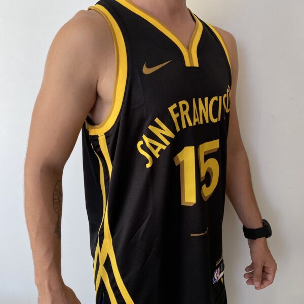 Camiseta Regata Basquete NBA Swingman Golden State Warriors Gui Santos 15 City Edition Preta Amarela 2024 Nike - Imagem 11