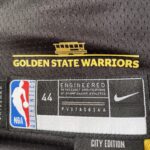 Camiseta Regata Basquete NBA Swingman Golden State Warriors Gui Santos 15 City Edition Preta Amarela 2024 Nike - Imagem 13