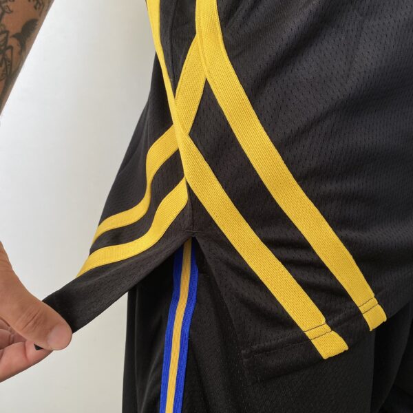 Camiseta Regata Basquete NBA Swingman Golden State Warriors Gui Santos 15 City Edition Preta Amarela 2024 Nike - Imagem 15