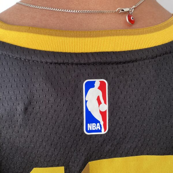 Camiseta Regata Basquete NBA Swingman Golden State Warriors Gui Santos 15 City Edition Preta Amarela 2024 Nike - Imagem 18